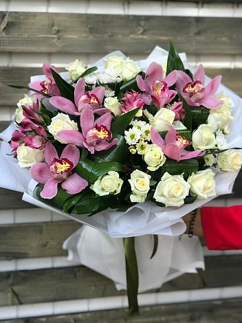 Букет цветов из: Розы и Хризантемы в Чесменке