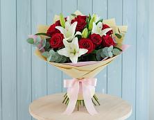 Букет цветов из:  Лилии и Розы в Чесменке