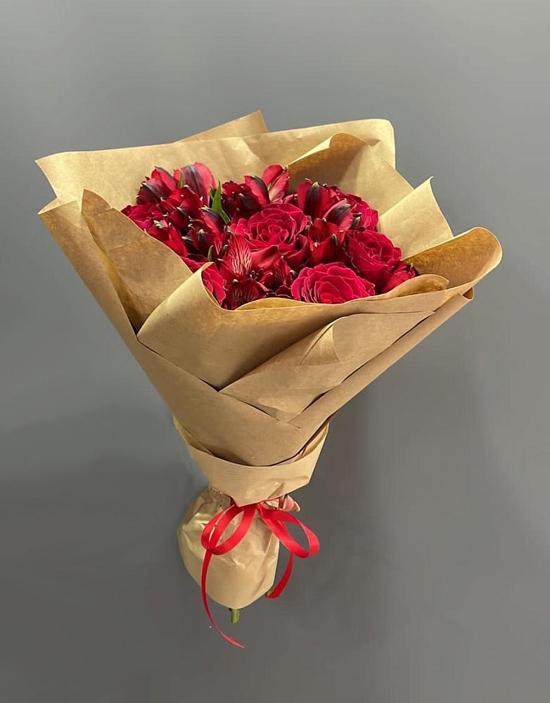 Букет цветов из: Альстромерии и Розы в Чесменке