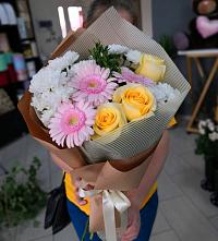 Букет цветов из:  Герберы, Розы и Хризантемы в Чесменке
