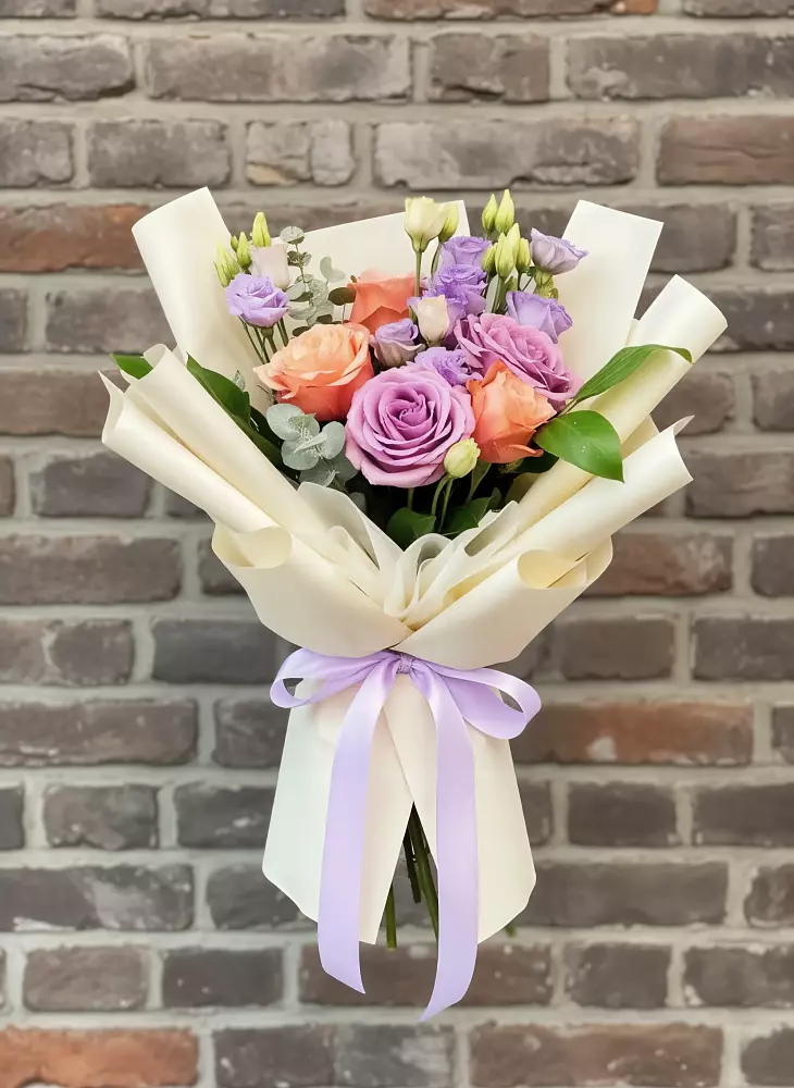 Букет цветов из: Лизиантусы и Розы в Чесменке