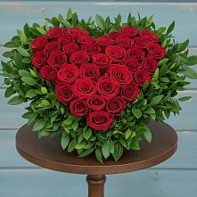 Цветочная композиция из Розы в виде сердца в Чесменке