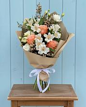 Букет цветов из:  Альстромерии, Лизиантусы, Розы и Хризантемы в Чесменке