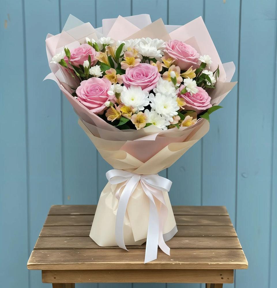 Букет цветов из: Гвоздики, Орхидеи и Розы в Чесменке