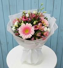 Букет цветов из:  Герберы, Альстромерии и Лизиантусы в Чесменке