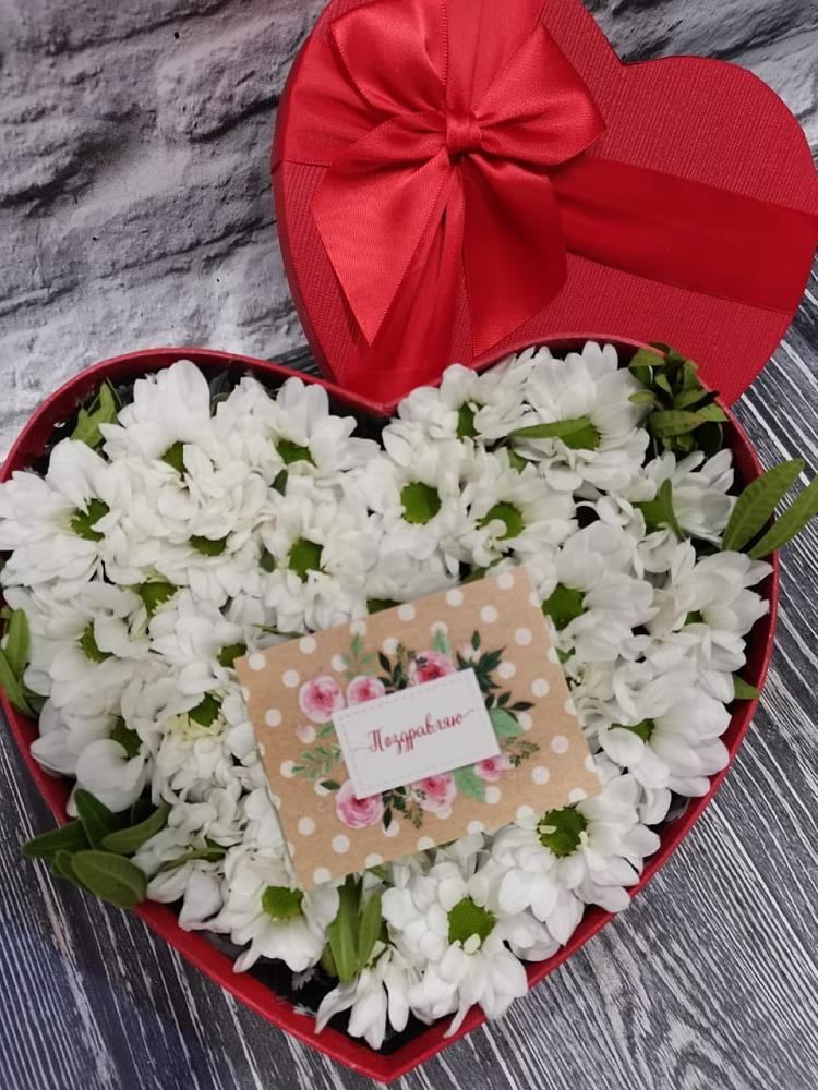 Цветочная композиция из Хризантемы в виде сердца в Чесменке