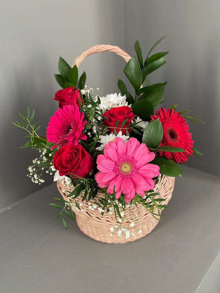 Цветочная композиция из Розы, Хризантемы и Герберы в корзине в Чесменке