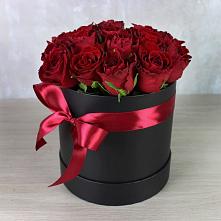 Цветочная композиция из Розы в шляпной коробке в Чесменке