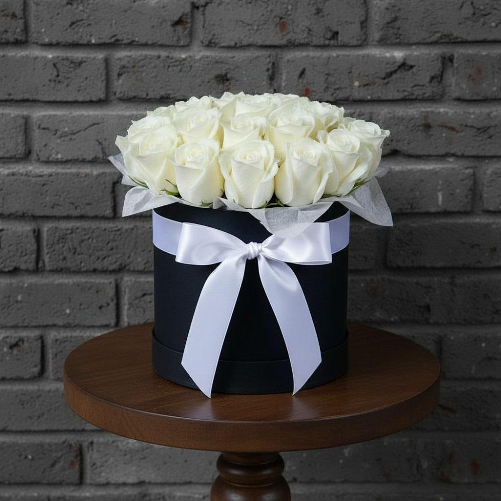 Цветочная композиция из Розы в шляпной коробке в Чесменке