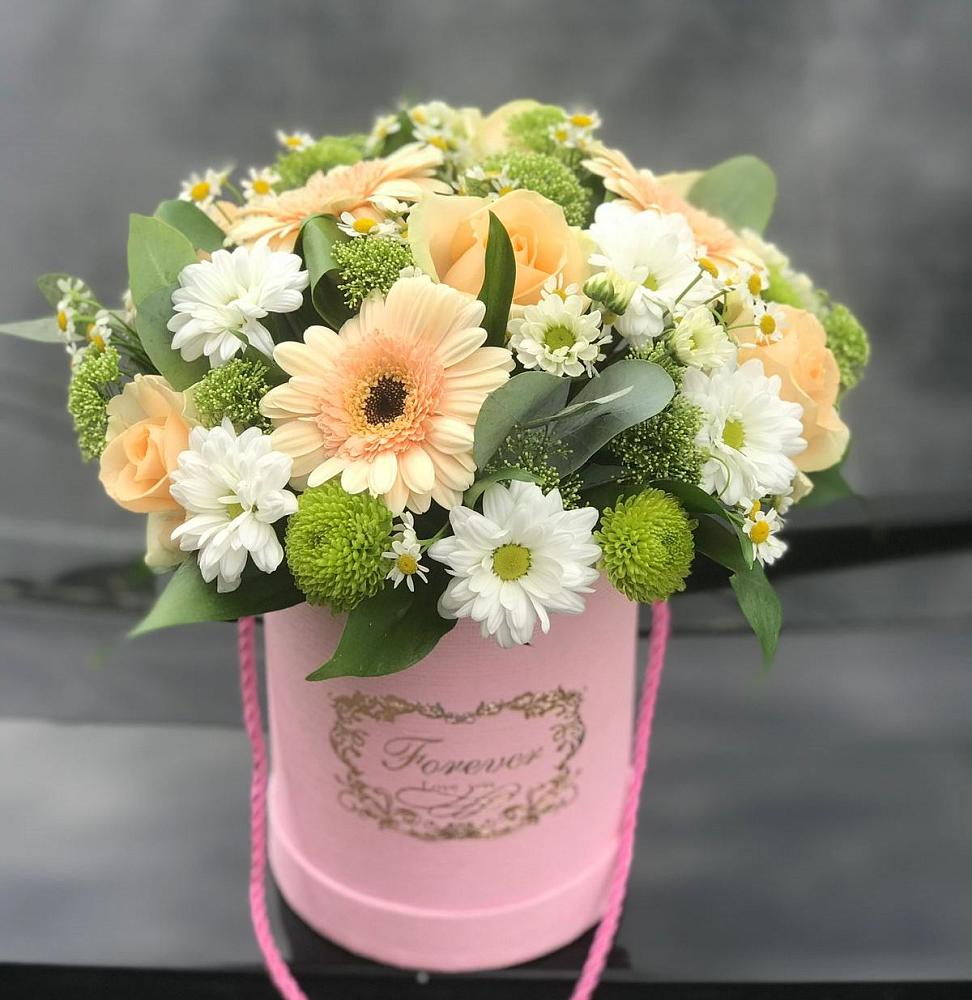 Цветочная композиция из Розы, Герберы и Хризантемы в шляпной коробке в Чесменке