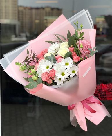 Букет цветов из: Розы, Лизиантусы и Хризантемы в Чесменке
