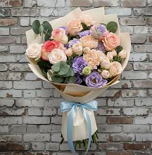 Букет цветов из:  Розы, Лизиантусы и Гвоздики в Чесменке